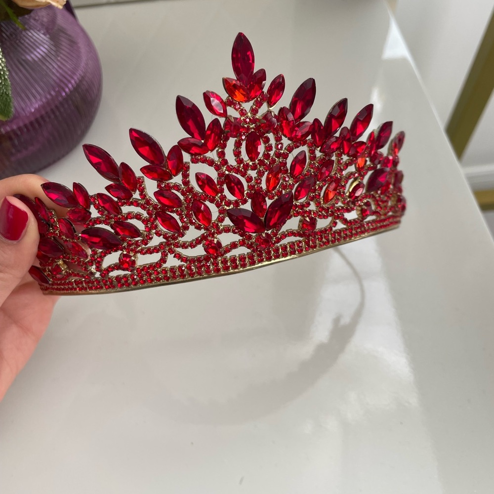 Crown - Picture 3 of 6